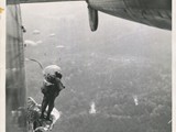 1939-19-12 Paratroopers jump from Fairchild C-82 Flying Boxcar1