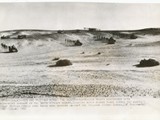 1940-04-01 Australian army moving in the desert1