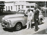 1945-30-08 President Truman receives 1946 Ford in gift from Henry Ford II1