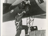 1949-07-05 US Army in Alaska loading a expensive camera1