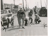 Ford factoryworkers keeping occupied with games while in strike